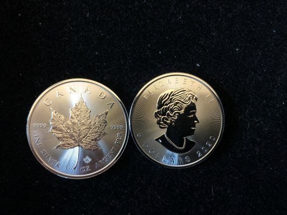 Silver Maple Leafs One ounce