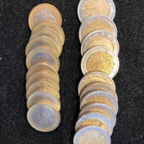 30 Euro in large denomination coins