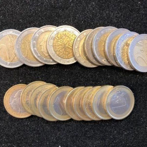 30 Euro in large denomination coins